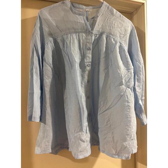 Other - 💙 Lightweight Sky Blue Button-Front Blouse 💙